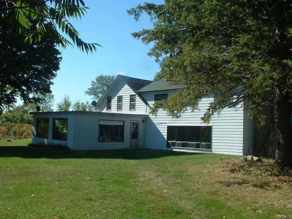 Limerick Lake Lodge And Marina Gilmour Exterior photo
